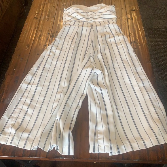 NWOT Greylin Anthropologie - White and black jumpsuit halter - XS - Picture 4 of 7